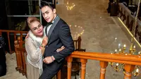 Kemesraan Eva Manurung dan Jordan Ali, kekasih brondongnya. (Sumber: Instagram/jordan_ali0992)