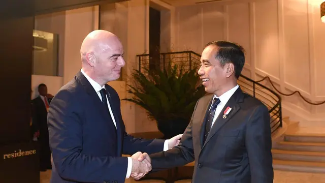 Presiden Joko Widodo dan Gianni Infantino