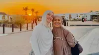 Model Gamis Risa Dewi Ibunda Alyssa Daguise, Pilihan Anggun dan Elegan untuk Ibu-ibu Usia 50 ke Atas