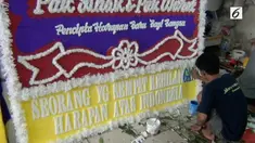 Jelang berakhirnya masa tugas Ahok-Djarot sebagai gubernur dan wakil gubernur DKI, balai kota penuh dengan karangan bunga dari warga. Ini merupakan berkah sendiri bagi toko karangan bnga yang banjir pesananan dari warga masyarakat pendukung Ahok-Djar...