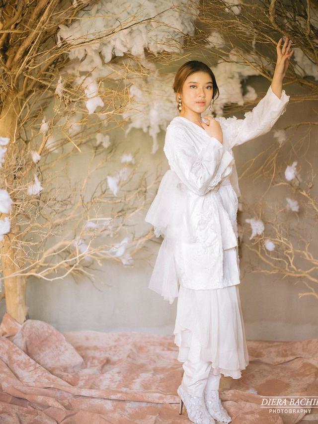 6 Pemotretan Tiara Idol dengan Tema 'Pearl In The Clouds' Ini Curi Perhatian