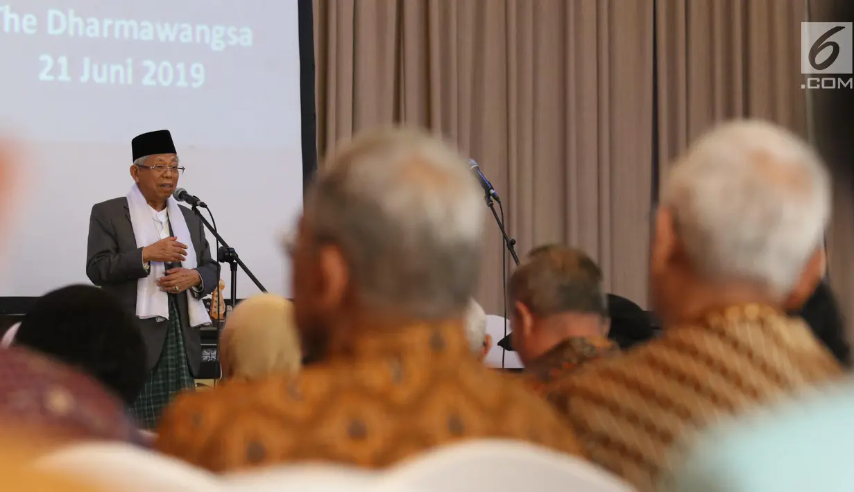 Calon Presiden nomor urut 01 Ma'ruf Amin memberi sambutan saat halalbihalal Purnawirawan TNI di Jakarta, Jumat (21/6/2019). (Liputan6.com/Angga Yuniar)