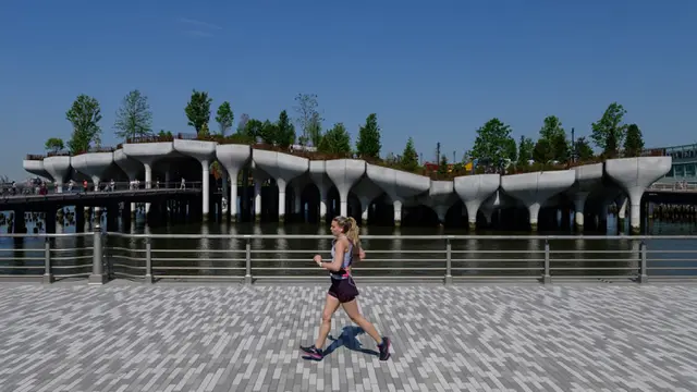 FOTO: New York Punya Taman Terapung di Tepi Sungai Hudson