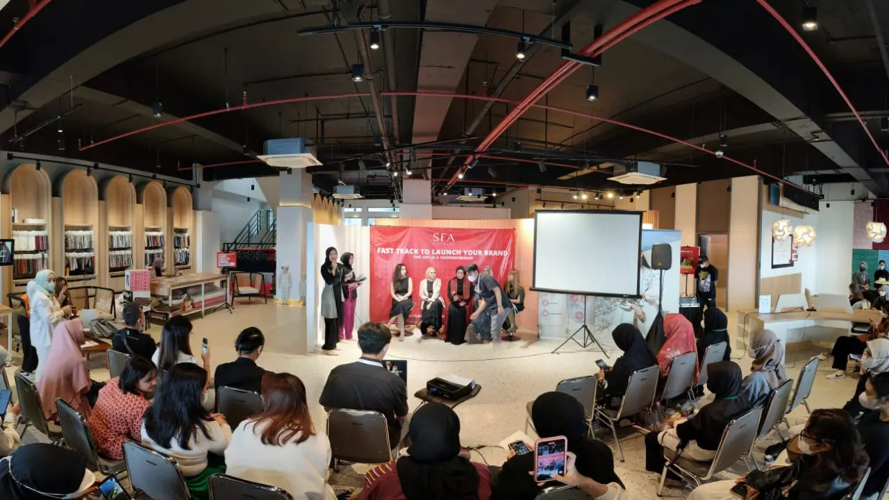 Sparks Fashion Academy (SFA) menggelar acara open house dan gathering yang dilaksanakan secara offline di Jakarta Fashion Hub