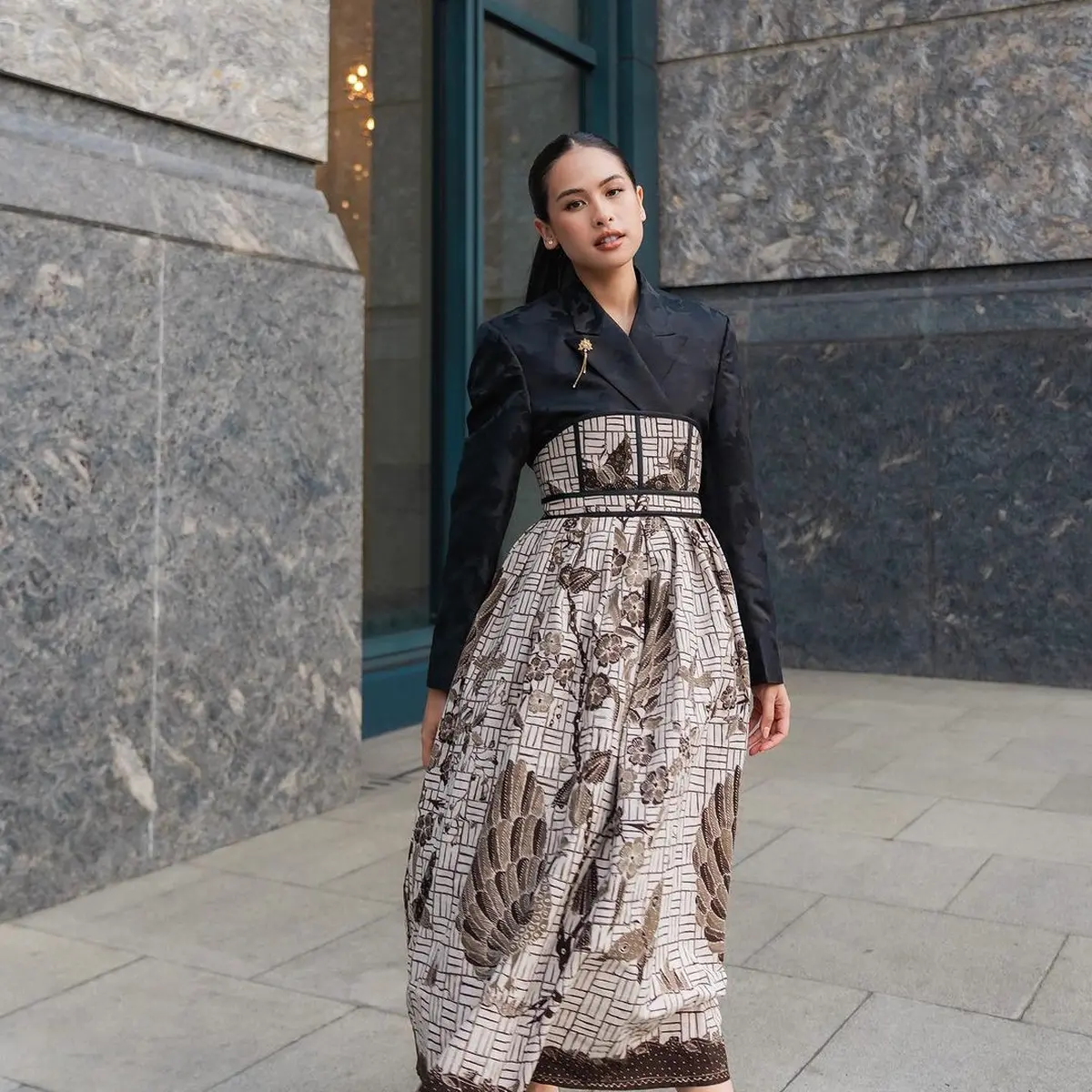 Pesona Anggun Maudy Ayunda Padukan Hanbok dan Batik di ASEAN
