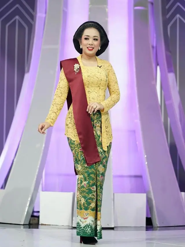 8 Inspirasi Padu Padan Kebaya Warna kuning ala Yuni Shara-Soimah Pancawati, Apik Dipandang