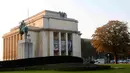 Bentuk gedung museum Museum Manusia atau Musee de l' Homme, Paris , Perancis, Rabu (14/10/2015).  Museum akan dibuka setelah enam tahun mengalami renovasi. (REUTERS/Jacky Naegelen)