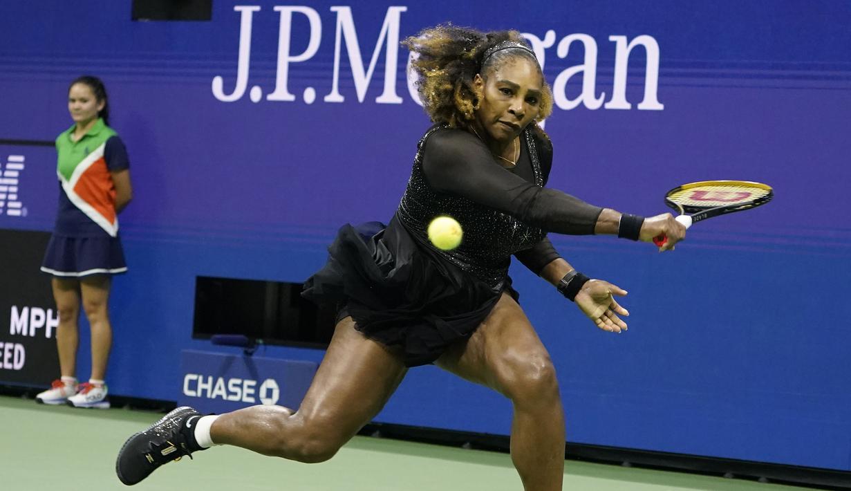 Pada set kedua, permainan tak jauh berbeda. Serena dan Kovinic silih berganti menciptakan poin hingga skor 2-2. (AP/John Minchillo)