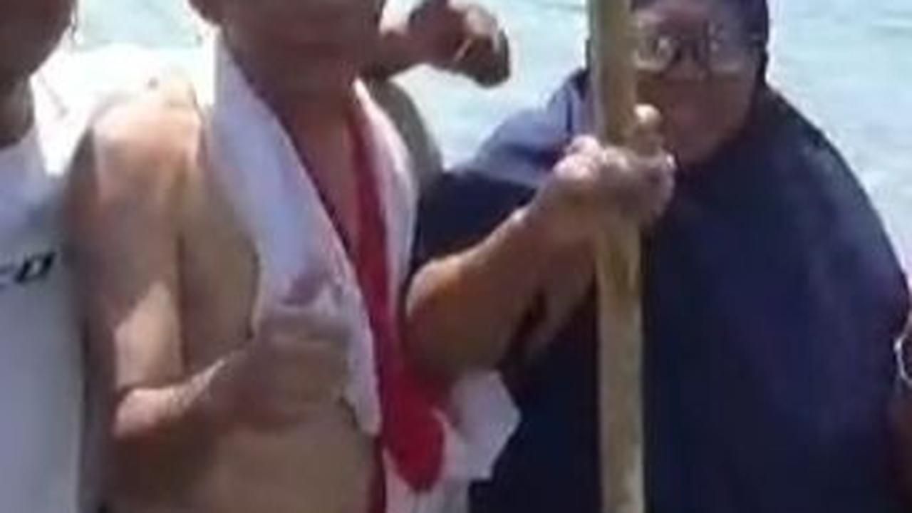 Aksi Heroik Lansia Asal Flores Kenang Perjuangan Pahlawan, Berenang Arungi Selat Larantuka