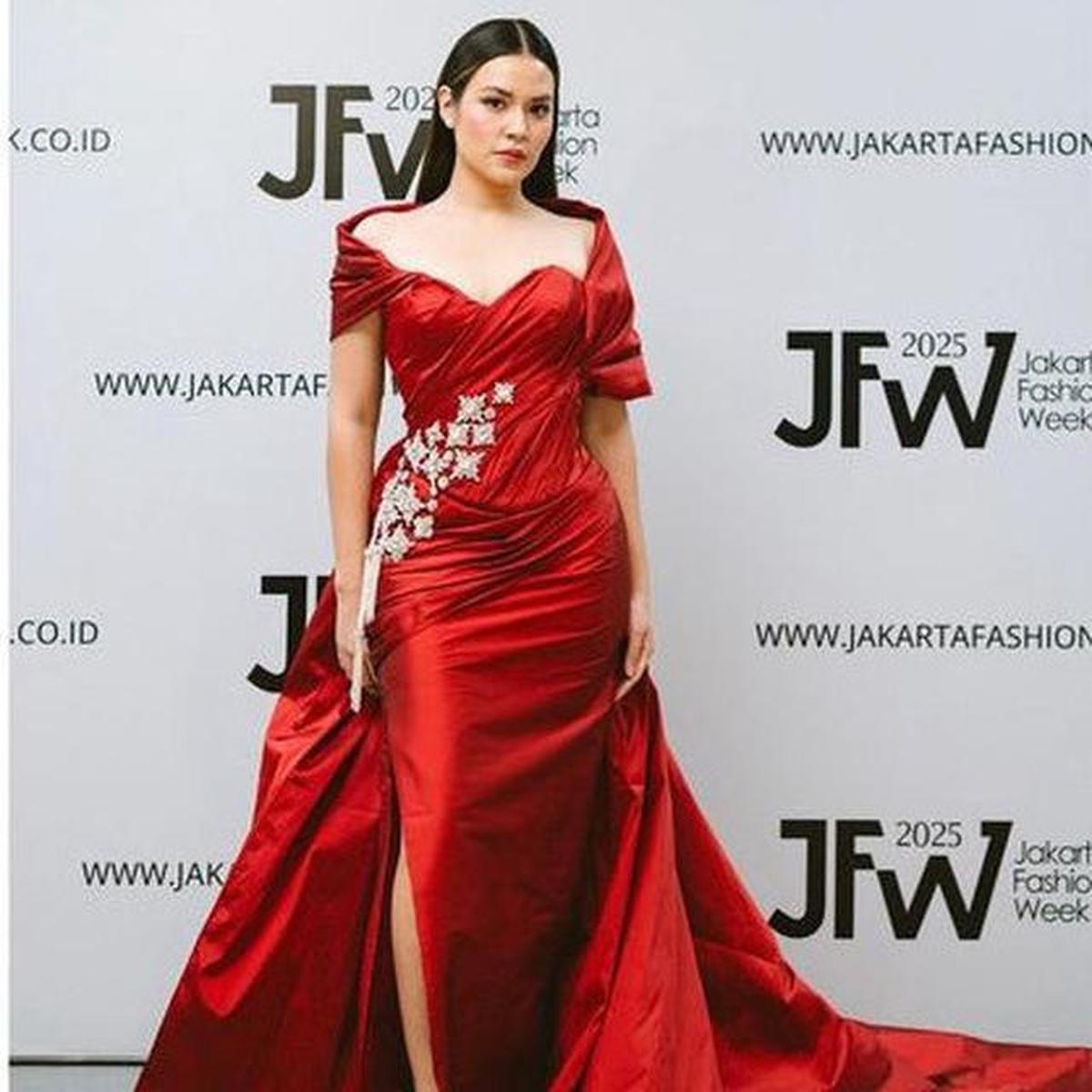 10 Model Rambut Panjang Simpel ala Raisa, Tampil Elegan dan Mudah Ditiru