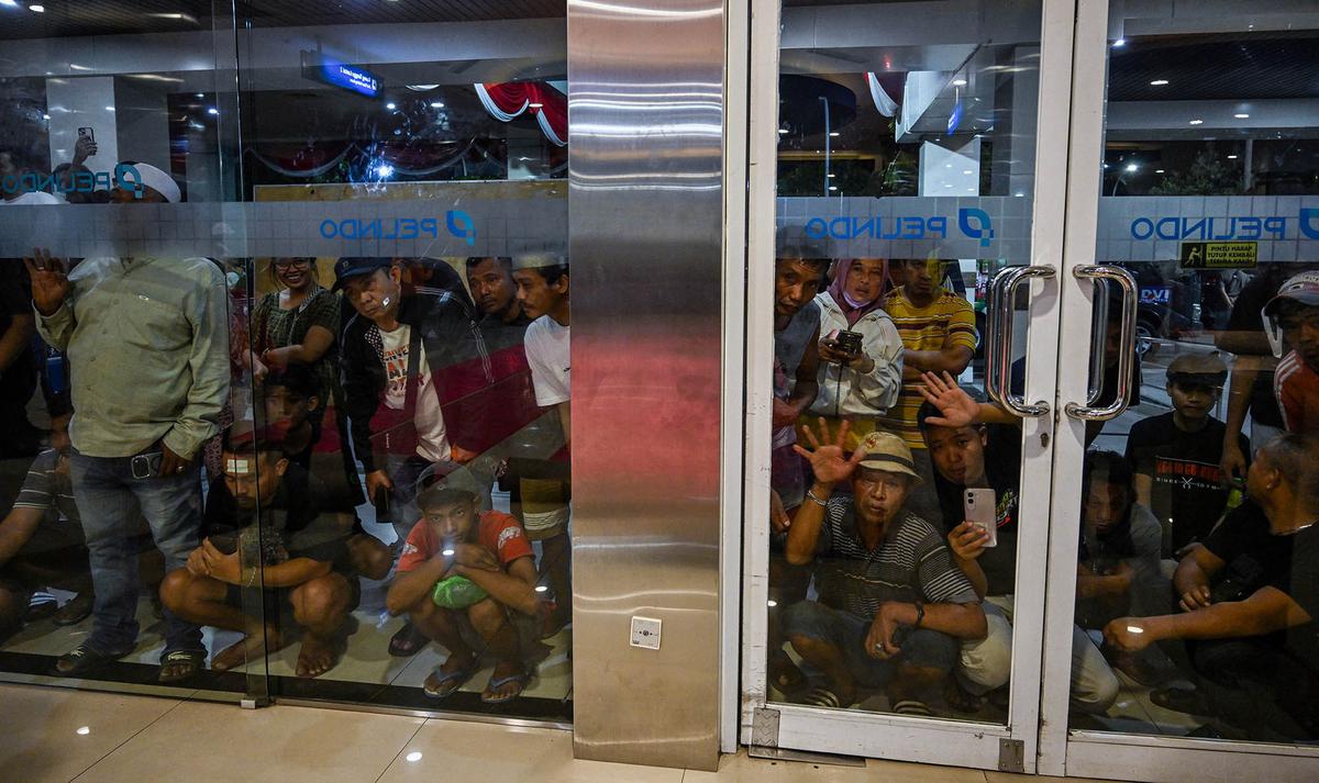 Ratusan Penumpang KM Mutiara Sentosa II Tiba di Surabaya