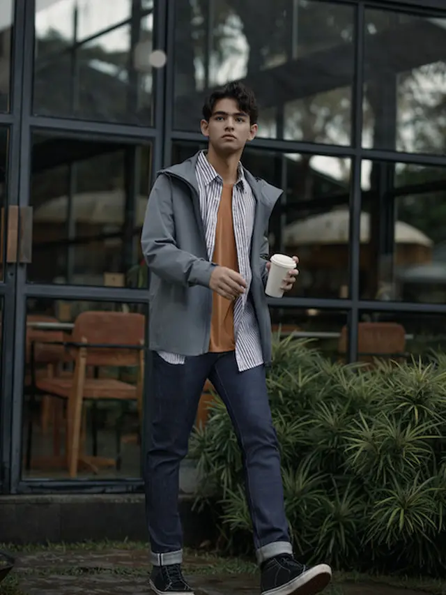 Padu Padan Parka di Musim Hujan untuk Tampilan Kasual