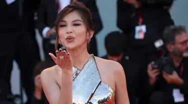 Gemma Chan berpose untuk para fotografer setibanya pada pemutaran perdana film 'Don't Worry Darling' dalam Venice Film Festival edisi ke-79 di Venesia, Italia, 5 September 2022. Gemma Chan tampil mewah pada pemutaran perdana film barunya 'Don't Worry Darling' di Venice Film Festival 2022. (Photo by Joel C Ryan/Invision/AP)