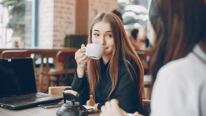 wanita oktober teman curhat