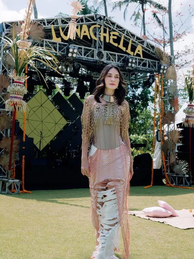 6 Potret Memesona Luna Maya bak Dewi Yunani di Perayaan Ulang Tahun ke-40 ‘Lunachella’