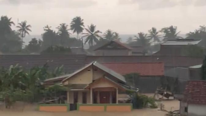 Banjir Bandang di Sukabumi Rendam 500 Rumah dan Jalan Penghubung Jabar-Banten