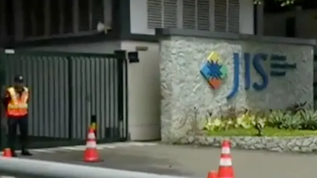 News Flash: JIS Tertutup Bagi Media - Rumah Pejabat KY Digeledah
