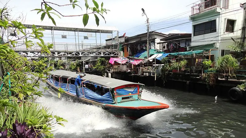 Kapal komuter di Bangkok