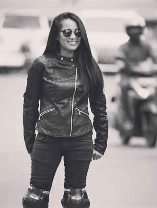 Tak mau pusing soal berbagai komentar warga net, Chika Waode pun menyarankan kepada masyarakat untuk mengunjungi lokasi syuting tersebut yang menurutnya, kondisinya memang angker. (Instagram/cqawaode)