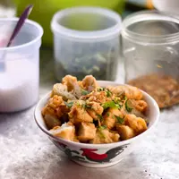 Ilustrasi batagor kuah./Copyright shutterstock.com/g/Primagung+Dary+Riliananda