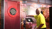 Sebanyak 28 pemain darts professional akan berlaga di Darts National Competition Series 04 di Bay Walk Mall Pluit, Sabtu-Minggu (17-18/8/2024). (Istimewa)