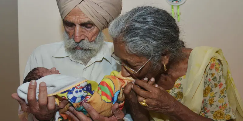 20160511-Ajaib, Nenek 70 Tahun lahirkan Bayi Laki-laki di India