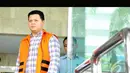 Direktur PT Papua Indah Perkasa Teddy Renyut saat keluar dari gedung KPK, Senin (11/8/2014) (Liputan6.com/Panji Diksana)
