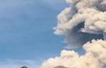 Api di Lereng Gunung Agung Belum Padam Sepenuhnya, Hampir Merembet ke Pura dan Rumah Warga