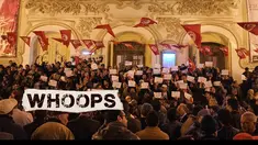 Sekitar seribu warga Tunisia melakukan protes atas aksi teror di Museum Nasional Bardo yang telah menewaskan 22 orang.Para demonstran berteriak slogan tentang anti terorisme dan mendukung pihak kepolisan Tunisia sambil memegang banner di tangan merek...