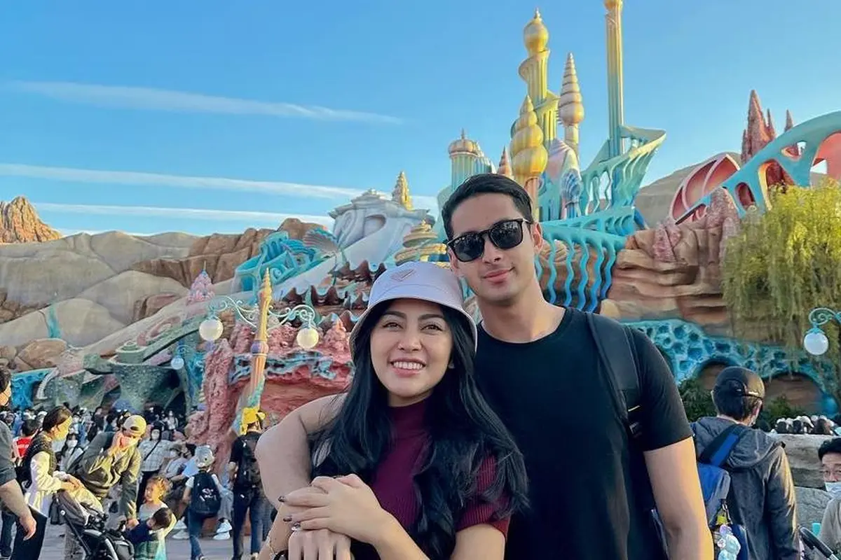 Tampil Mesra, 7 Potret Liburan Rachel Vennya dan Salim Nauderer Ke Jepang