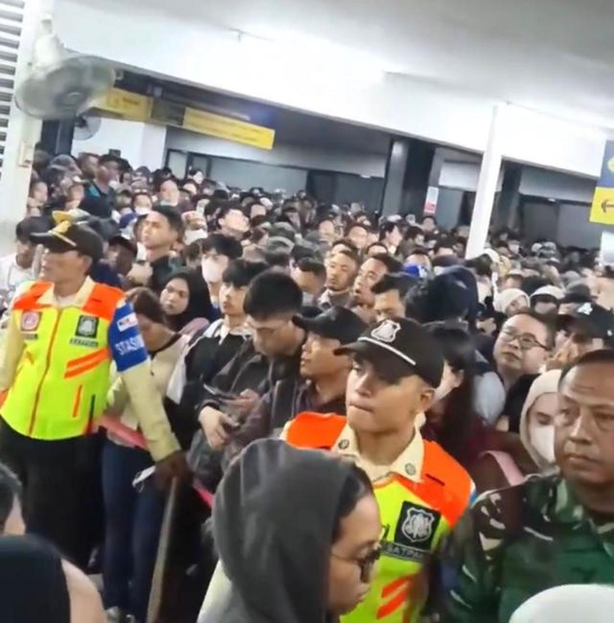 Percikan Api di LAA, Perjalanan KRL Tanah Abang--Rangkasbitung Dibatasi
