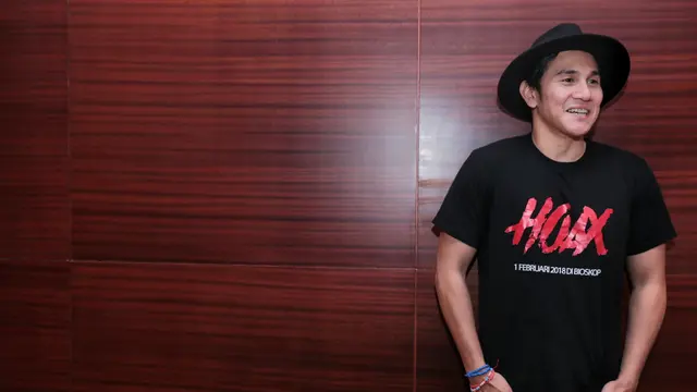 [Bintang] Vino G Bastian dan Tora Sudiro Tampil Beda di Film Hoax