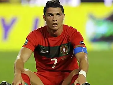 Reaksi kapten Timnas Portugal Cristiano Ronaldo pada laga kontra Norwegia lanjutan kualifikasi Euro 2012 di Lisbon, 4 Juni 2011. AFP PHOTO/MIGUEL RIOPA
