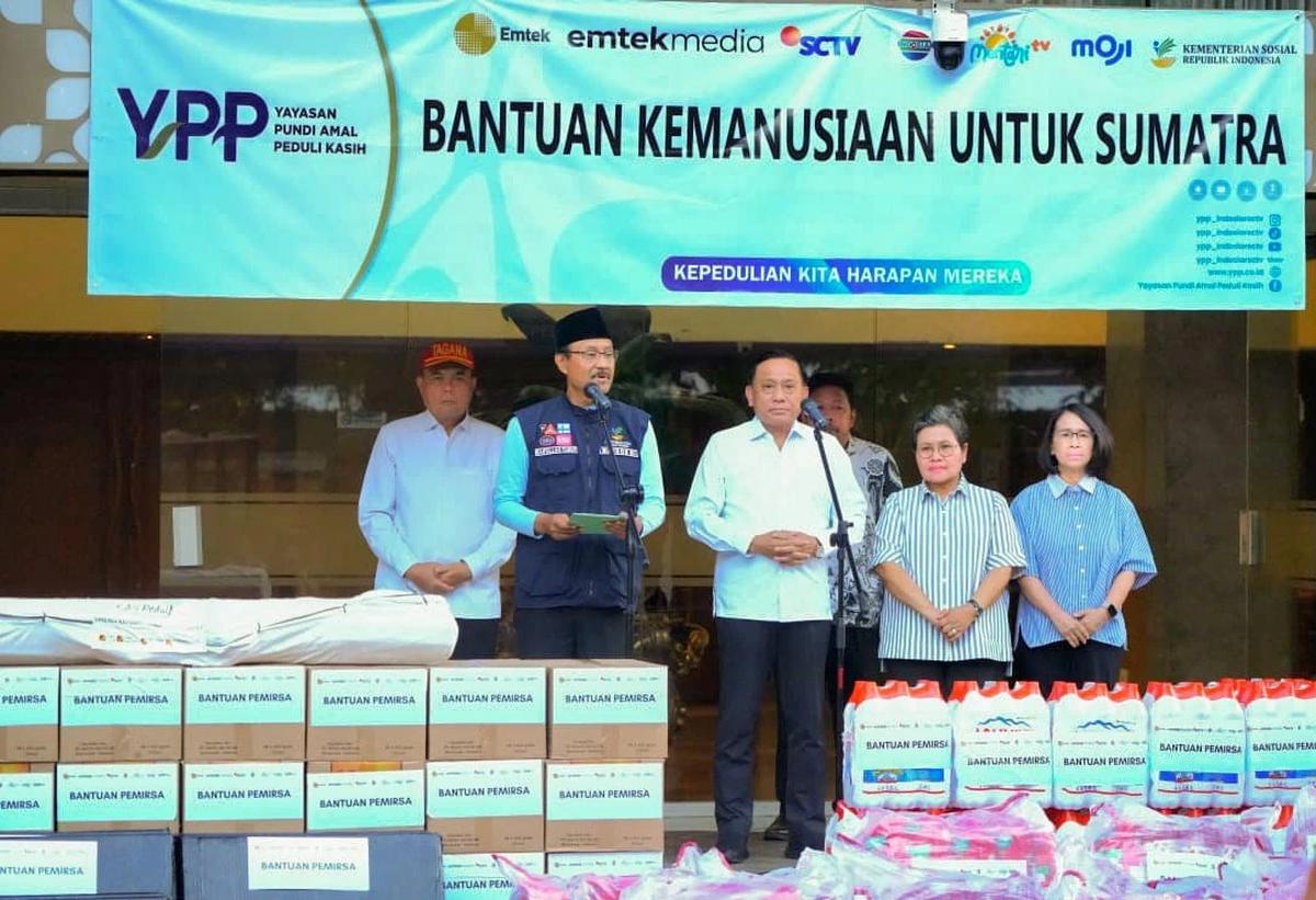 FOTO: Emtek Group Salurkan Bantuan Kemanusiaan untuk Wilayah Terdampak Bencana Sumatera