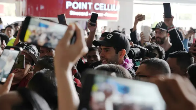 Viral! Ternyata Legenda AC Milan, Kaka, Diceraikan Mantan Istrinya, Caroline Celico, karena 'Terlalu Sempurna'  (Oppo)
