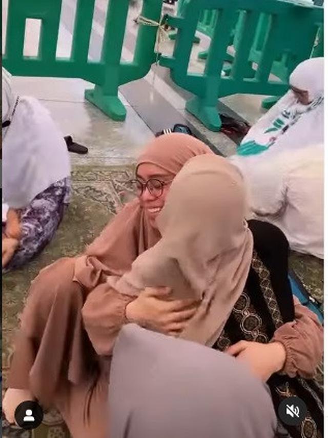 Lesti Kejora dan Bebizie bertemu di Madinah (Foto: Instagram bebizie)