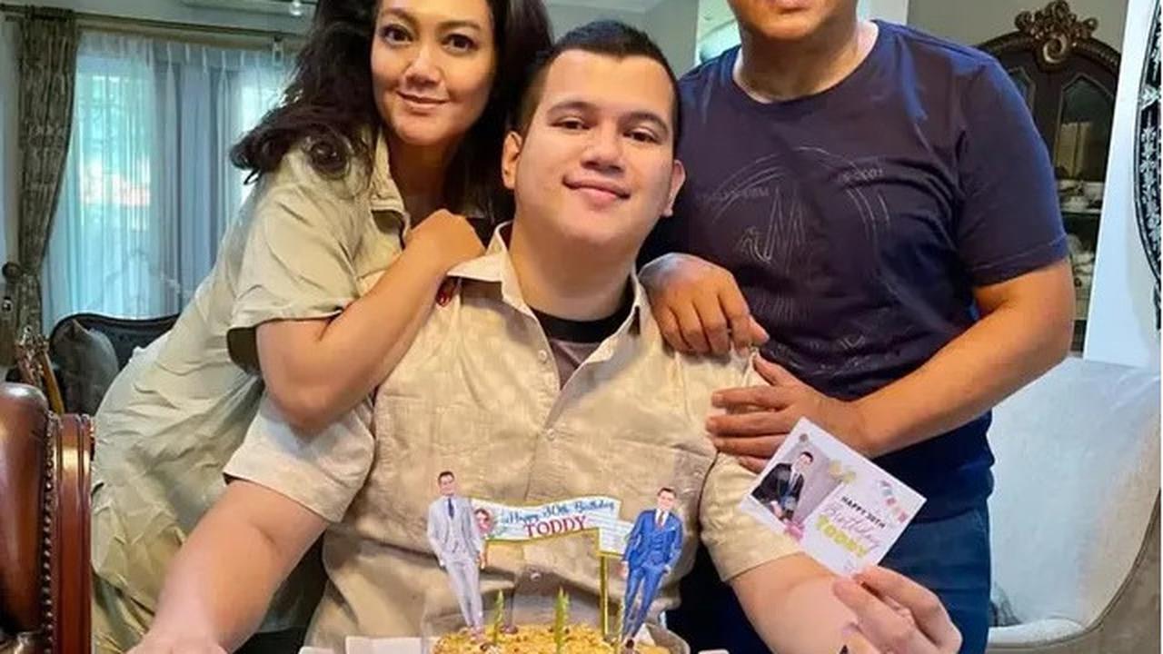 8 Potret Kedekatan Bella Saphira dengan Putra Sambungnya