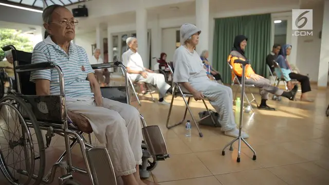 Ketika lansia memilih hidup di rusun masih menjadi tabu. Lisa Malasan dan sesama lansia lainnya membuktikan bahwa pilihan mereka tidak salah. Mereka masih dapat bergaul dengan sesama lansia di Rusan Lansia Cibubur, Jakarta Timur.
