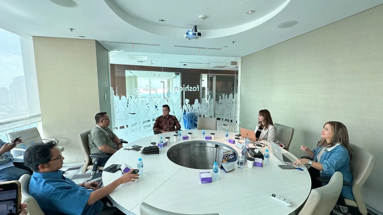 Bupati Kendal Dico Mahtado Ganinduto menyambangi jajaran Emtek Grup di SCTV Tower, Senayan, Jakarta
