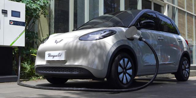 Aturan Baru Pajak Mobil Listrik 2026: DKI Jakarta Cari Solusi, Jabar Tegas Tarik Pajak