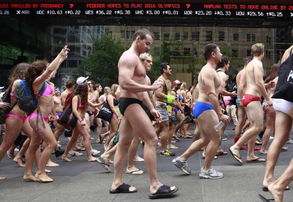 Parade pakaian renang untuk galang dana di Sidney 