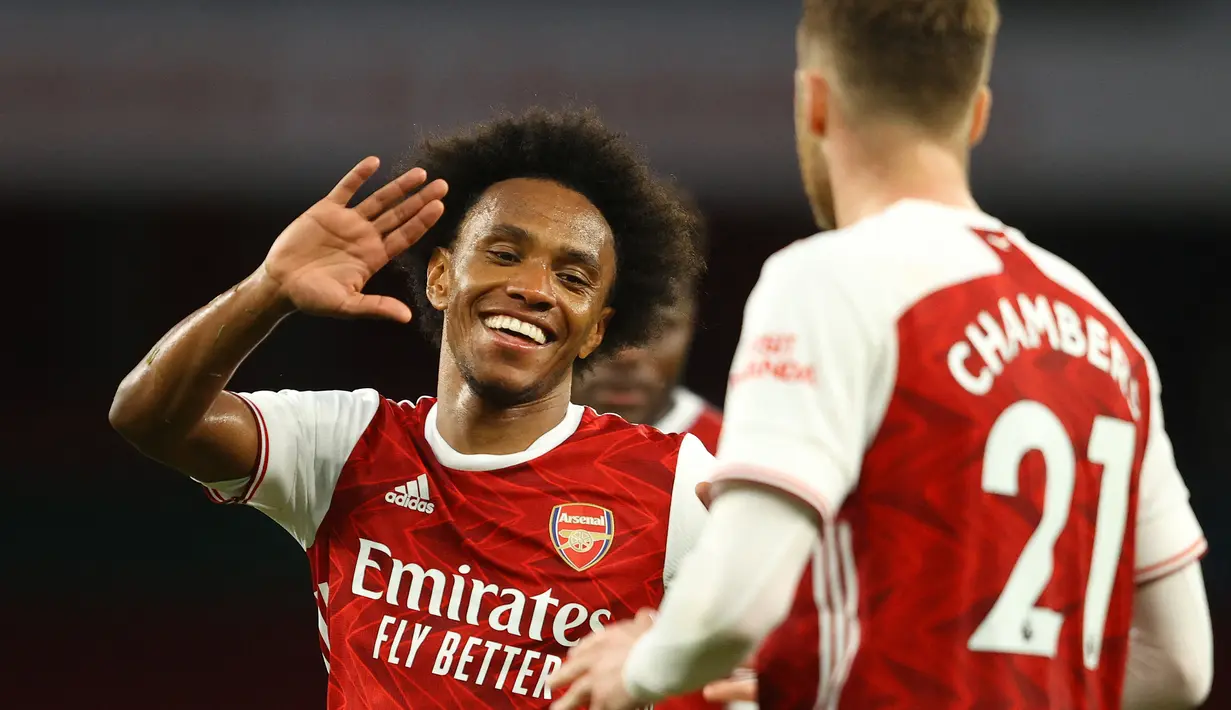 Willian. Sayap kiri Brasil berusia 34 tahun yang sejak awal musim 2022/2023 membela Fulham ini tercatat pernah membela Chelsea selama 7 musim mulai 2013/2014 hingga 2019/2020. Selama 7 musim tersebut ia selalu menjadi pilihan utama di lini tengah The Blues dengan total penampilan sebanyak 234 laga di Liga Inggris dan mampu menyumbang 37 gol. Pada awal musim 2020/2021 ia memutuskan hijrah ke Arsenal dan bertahan semusim saja hingga akhirnya memutuskan bergabung dengan Corinthians. (AFP/Pool/Richard Heathcote)