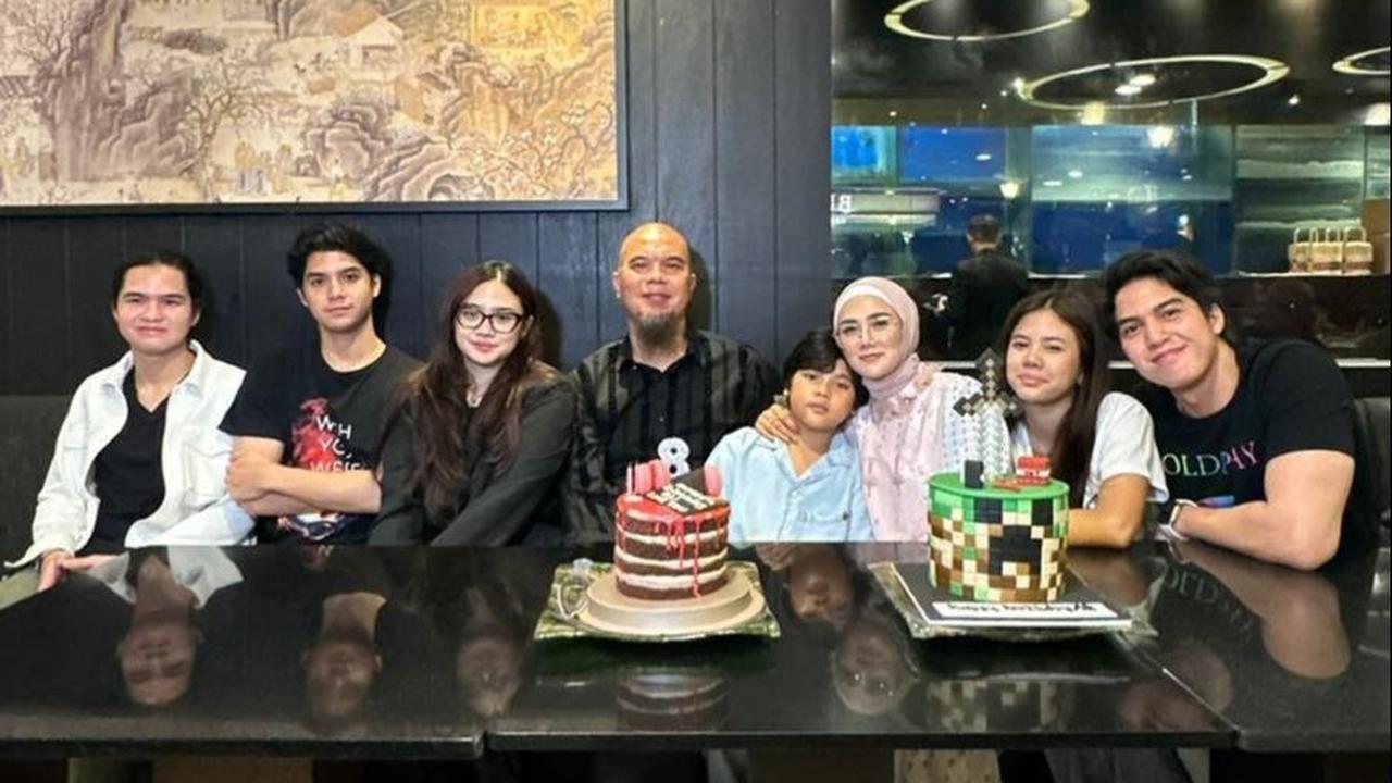 Baru-baru ini, Ahmad Dhani dan Mulan Jameela merayakan ulang tahun anak bungsunya yang ke-8. Mereka merayakan dengan birthday dinner di sebuah restoran.