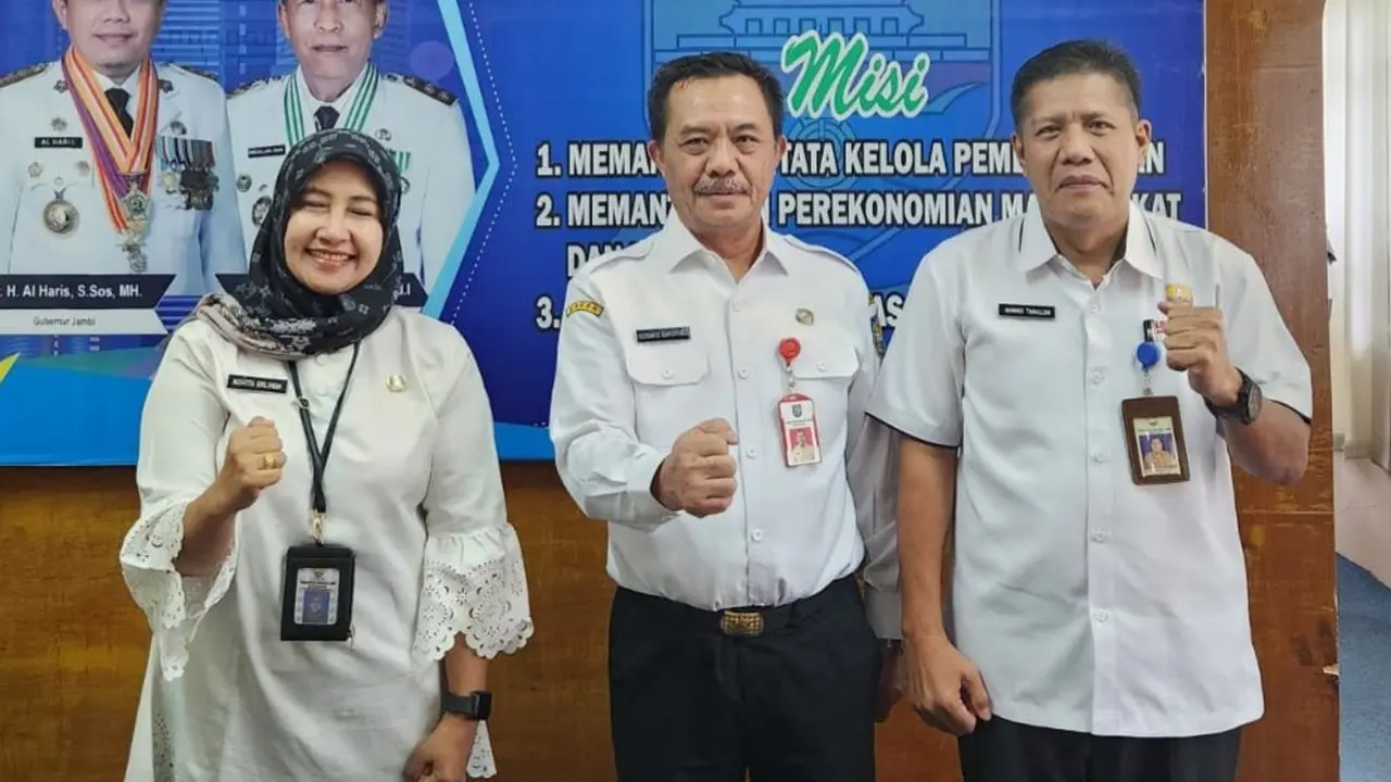 Kepala BSKDN Yusharto Huntoyungo (tengah) meminta Pemerintah Provinsi (Pemprov) Jambi meningkatkan kualitas inovasi yang dimilikinya. (Istimewa)