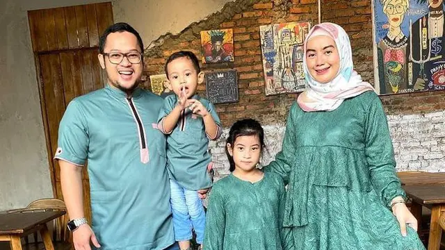 Pakaian lebaran persian green