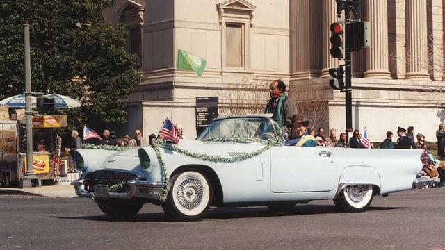 Marion Barry (berdiri) (Elvert Barnes / Wikimedia)