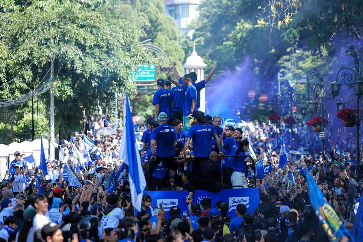 Foto: Lautan Bobotoh Rayakan Persib Juara BRI Super League 2026