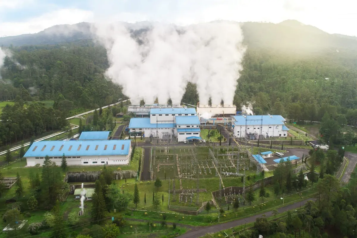 Indonesia memiliki kapasitas terpasang panas bumi terbesar ke-2 di dunia dan sudah dimanfaatkan sebesar 2.175,7MWe atau 9 persen untuk Pembangkit Tenaga Panas Bumi (PLTP). (Dok Pertamina)