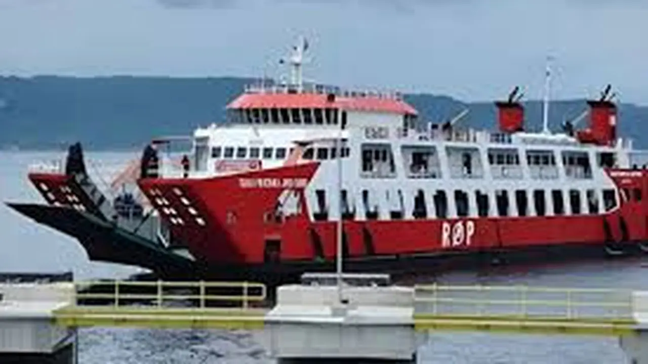 KMP Tunu Pratama Jaya Berlayar di Selat Bali (Istimewa)
