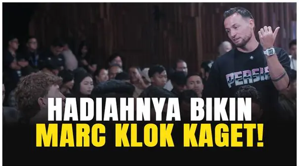 Reaksi Kocak Marc Klok Saat Dengar Hadiah Piala Presiden 2025
Gelandang Persib Bandung, Marc Klok, dibuat terkejut dengan besarnya hadiah Piala Presiden 2025! Di hadapan Ketua Steering Committee (SC) Piala Presiden, Maruarar Sirait, Marc Klok sponta...